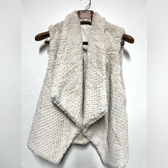 Faux Fur Vest - Picture 1 of 2